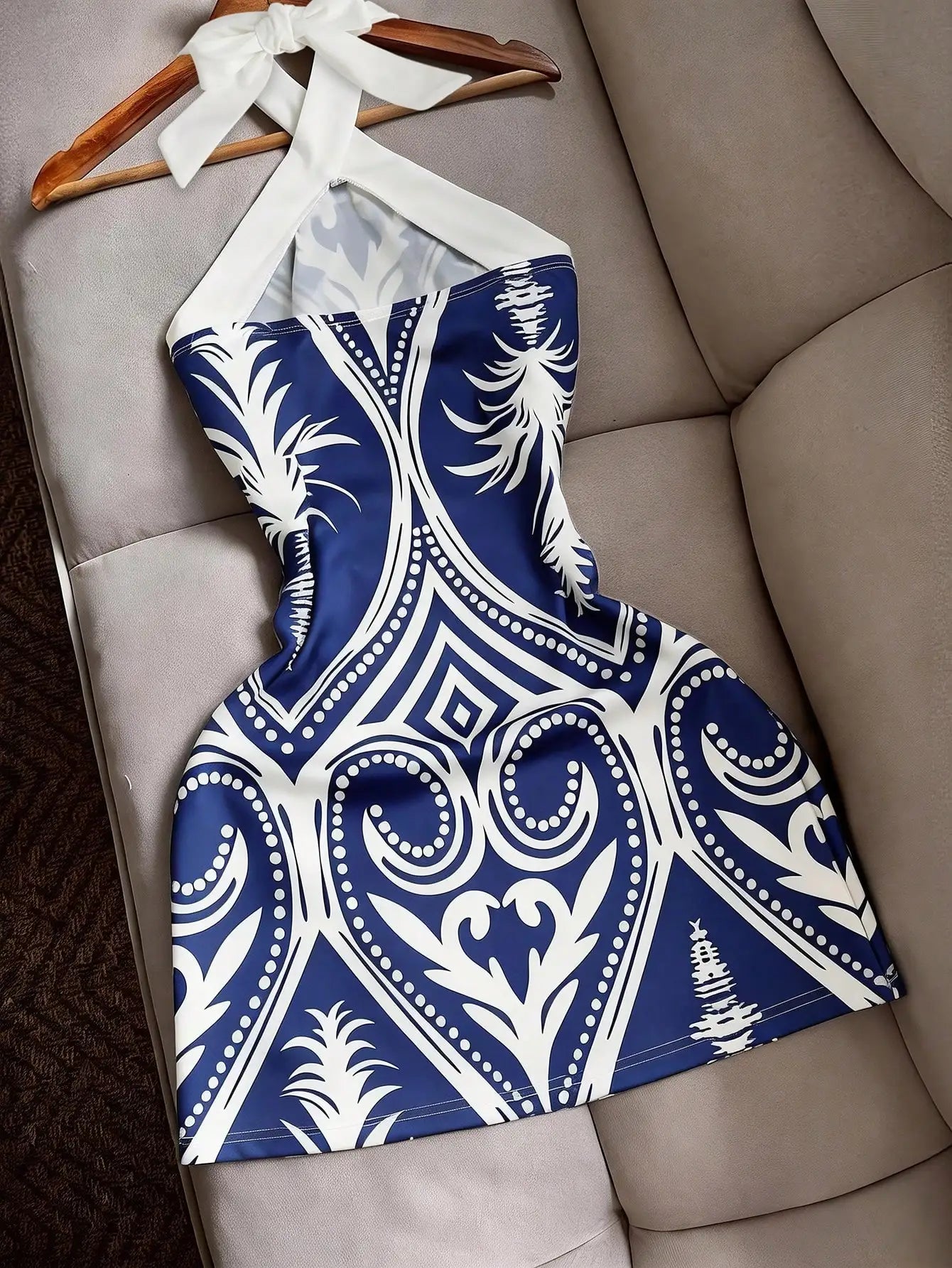 Elegant Blue And White Patterned Halter Neck Mini Dress With Tie Waist For Beach Vacation And Casual Travel